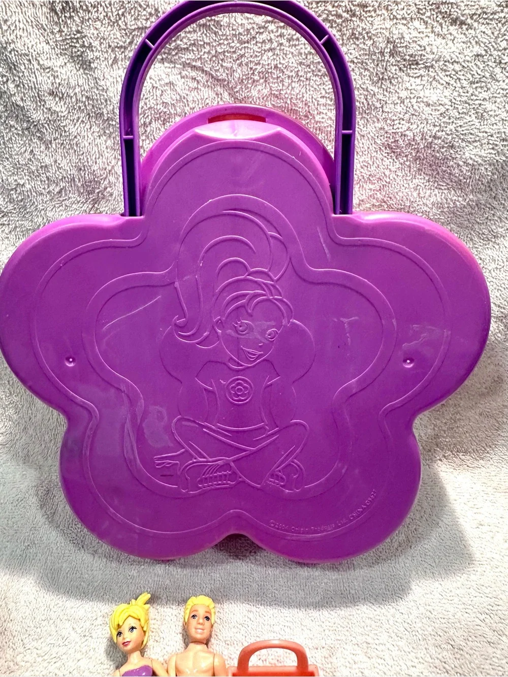 Vintage 7- Assorted Polly Pocket  dolls with case